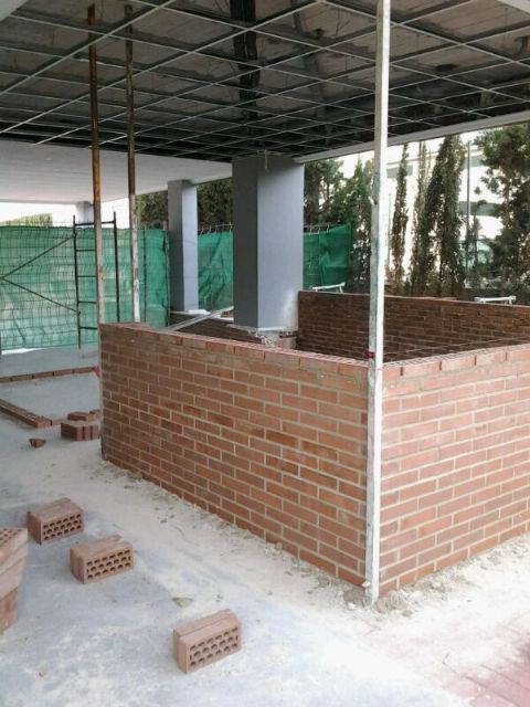 Comienzan las obras para construir dos nuevos aseos en el nuevo aulario del colegio Comarcal-Deitania, Foto 1