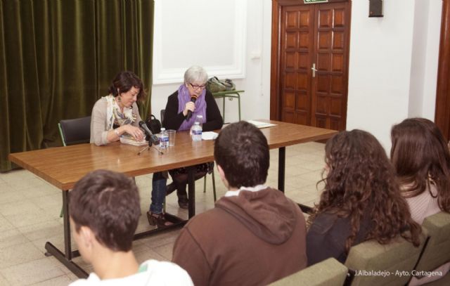 Vega Cerezo se encuentra con los jóvenes cartageneros del Premio Mandarache - 1, Foto 1