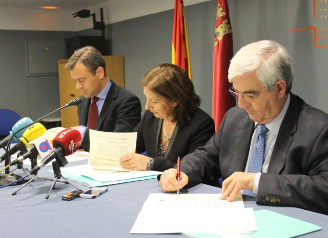Enrique Jiménez firma el convenio por el cual el centro de salud de Jumilla se integra dentro del 'Programa Activa' - 1, Foto 1