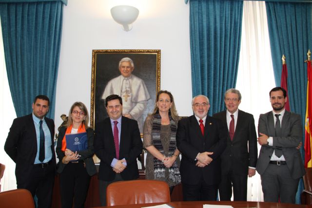 Firma convenio UCAM-Fed. Española de Familias Numerosas - 1, Foto 1