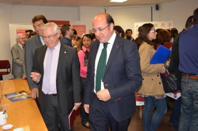 Mil universitarios entran en contacto con 26 empresas e instituciones en el Foro de Empleo de Murcia - 1, Foto 1
