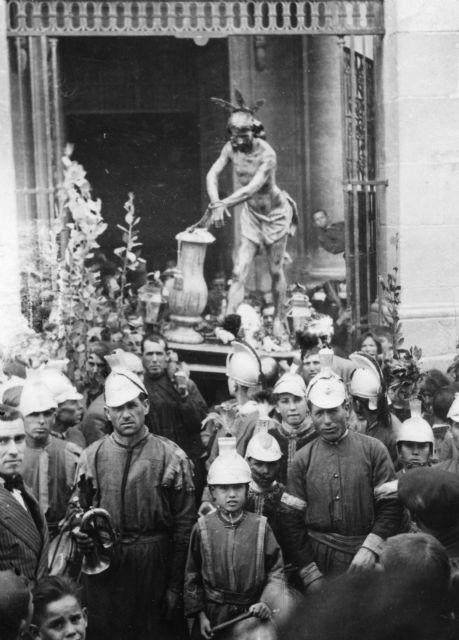 Una joven jumillana recoge en un documental la afición a la fotografía de Semana Santa en Jumilla - 1, Foto 1