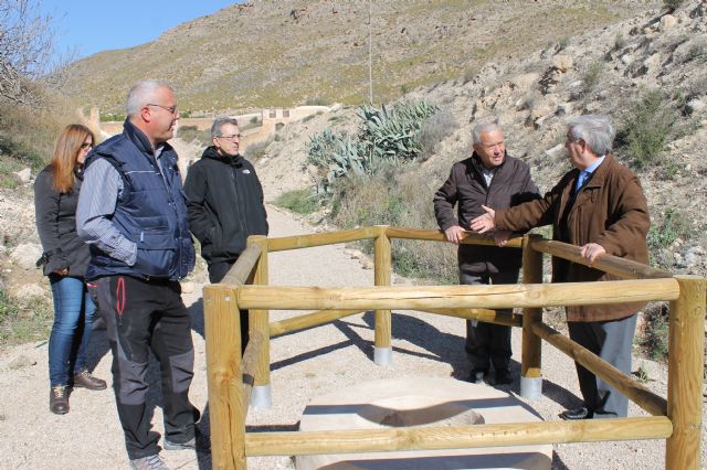 El alcalde y el concejal de Agricultura y Montes presentan la rehabilitación de la Fuente del Cerco - 1, Foto 1