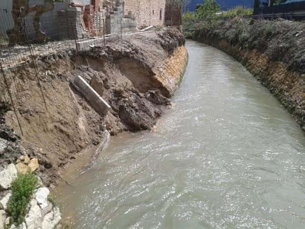 El desprendimiento de la mota de la acequia de Barreras mantiene en vilo a los vecinos de San Ginés y Era Alta - 1, Foto 1