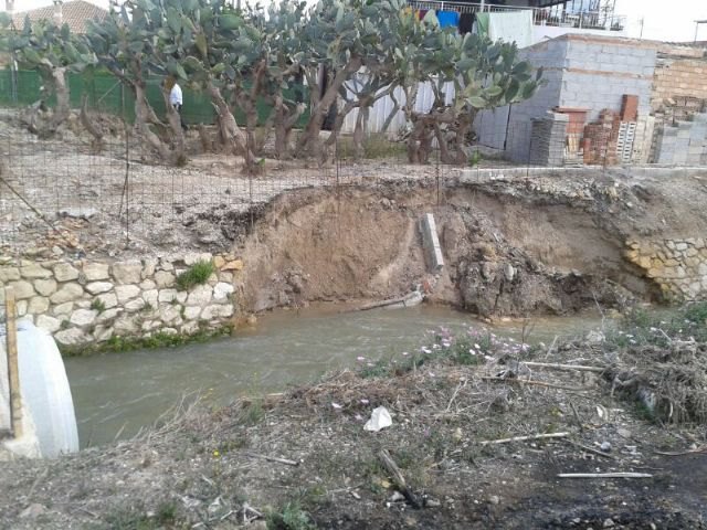 El desprendimiento de la mota de la acequia de Barreras mantiene en vilo a los vecinos de San Ginés y Era Alta - 2, Foto 2