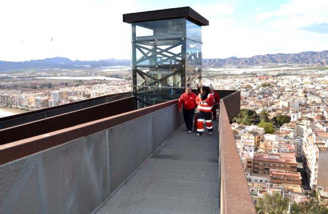 La puesta en marcha del ascensor del Castillo posibilita el acceso a personas con movilidad reducida - 1, Foto 1