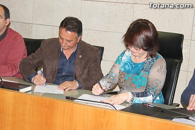 El Ayuntamiento y el Ilustre Cabildo Superior de Procesiones suscriben un convenio - 1