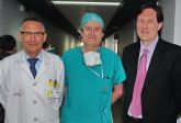 Profesionales sanitarios de la Región asisten a la intervención realizada por el otorrinolaringólogo Miguel Arístegui
