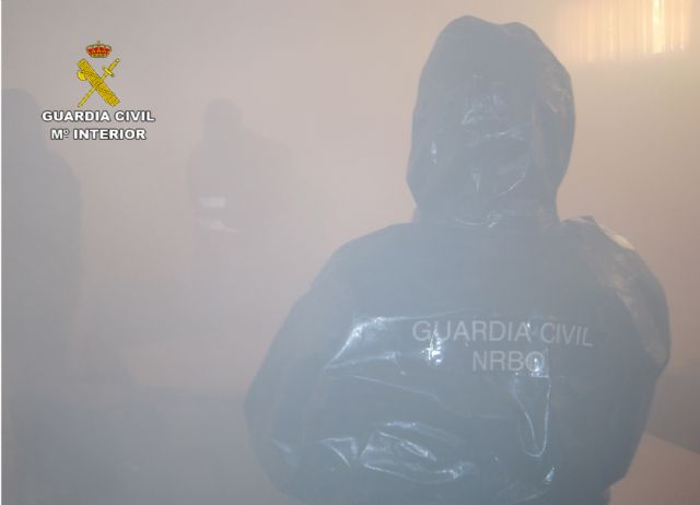 La Guardia Civil realiza un simulacro en una empresa de Escombreras 'tomada' por saboteadores con gas tóxico - 2, Foto 2