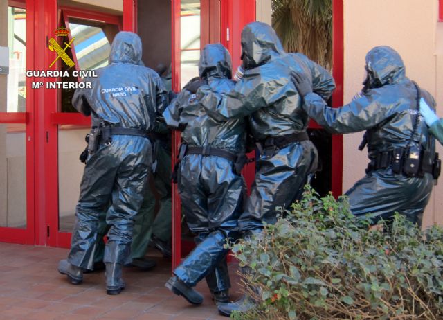 La Guardia Civil realiza un simulacro en una empresa de Escombreras 'tomada' por saboteadores con gas tóxico - 5, Foto 5