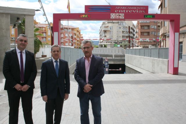 La Asociación de Comerciantes y la de hosteleros llegan a un acuerdo para el uso del parking de Entrevías - 1, Foto 1