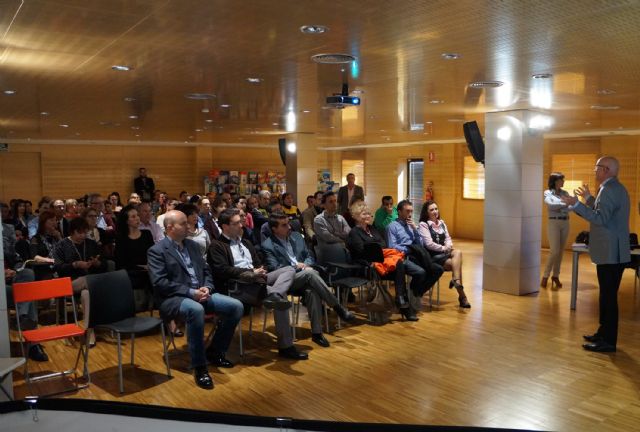 Los empleados del Ayuntamiento torreño participan en la jornada Conoce tu empresa - 2, Foto 2