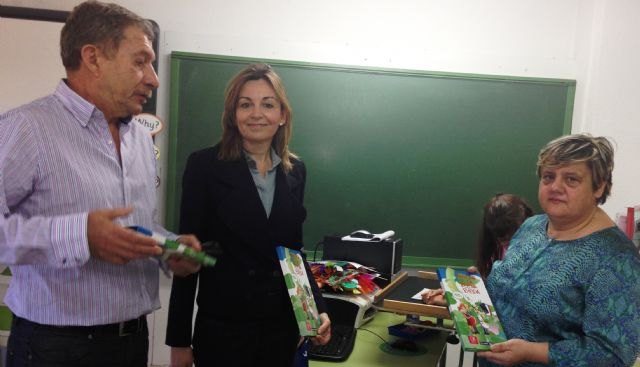 Educación y la Asociación murciana de padres de hijos con espina bífida proporcionan a los alumnos de ESO material educativo sobre esta enfermedad - 1, Foto 1