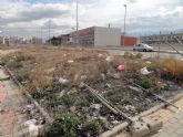 El Grupo Socialista denuncia la imagen lamentable que presenta el entorno del centro juvenil de El Palmar