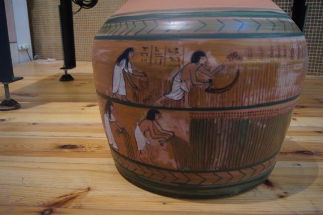 Autoridades municipales asisten a la inauguración de la muestra de Alfar Tudela en el Centro Regional de Artesanía, Foto 7