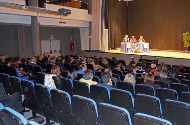 La escritora local Mª Dolores Mateo presenta en Las Torres de Cotillas su libro Para vosotros - 1, Foto 1