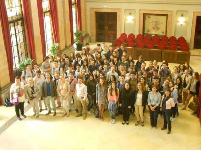 María Dolores Sánchez recibe a estudiantes del IES Cascales y de centros educativos de Noruega, Holanda, Eslovaquia y Alemania que participan en un proyecto Comenius - 3, Foto 3