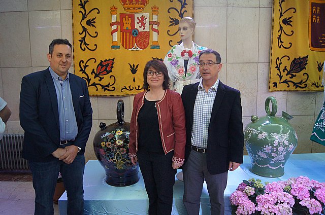 La empresa totanera “Alfar Tudela” expone tinajas tpicas de cermica en la sede de la Delegacin del Gobierno - 7