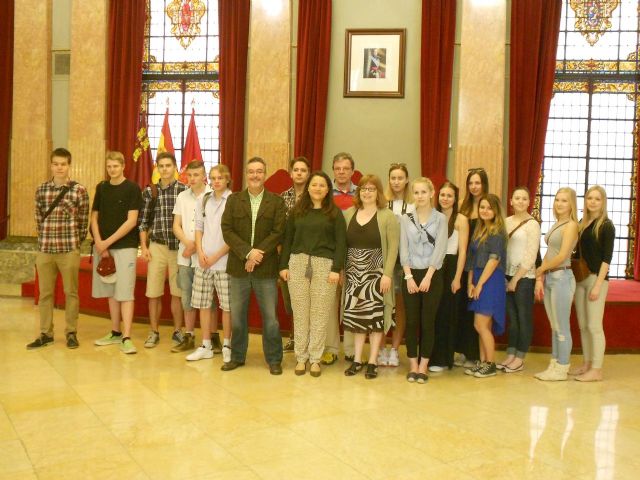 María Dolores Sánchez recibe a estudiantes de Finlandia que visitan Murcia - 1, Foto 1