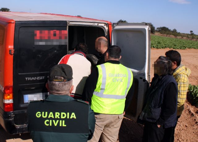 La Guardia Civil detiene a 28 personas por robos en fincas y granjas del Campo de Cartagena - 4, Foto 4