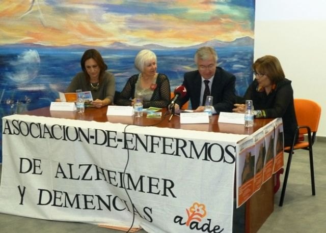 Voluntarios, estudiantes y familiares de enfermos participan en las jornadas ´Alzheimer: pasado, presente y futuro de la enfermedad´ - 1, Foto 1