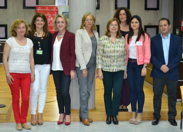 Los alumnos de la Universidad Popular obtiene los diplomas del curso escolar 2013-2014 - 2, Foto 2