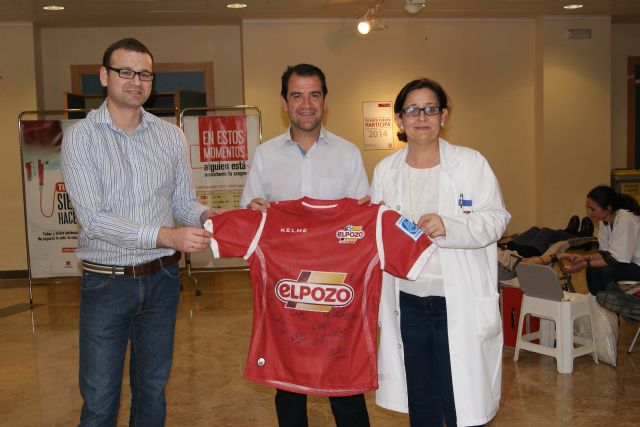 Fran Serrejón y ElPozo Murcia FS colaboran en el cierre de campaña de Donación de Sangre en la Universidad de Murcia - 2, Foto 2