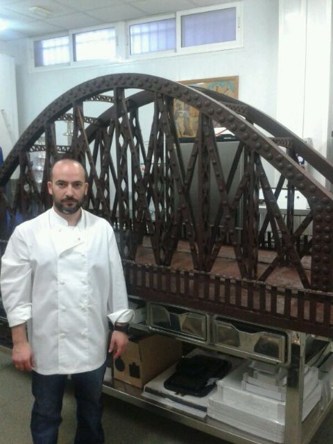 Una empresa de Cehegín participa en la elaboración en chocolate del Puente de Hierro de Murcia - 4, Foto 4