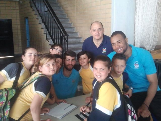 Los pequeños de Hispania conocen a sus ídolos del baloncesto - 1, Foto 1