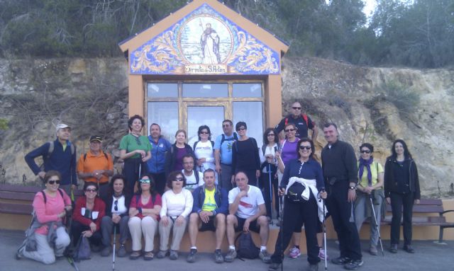 Un total de 24 senderistas participan en una ruta por la pedanía murciana de Beniaján, Foto 1