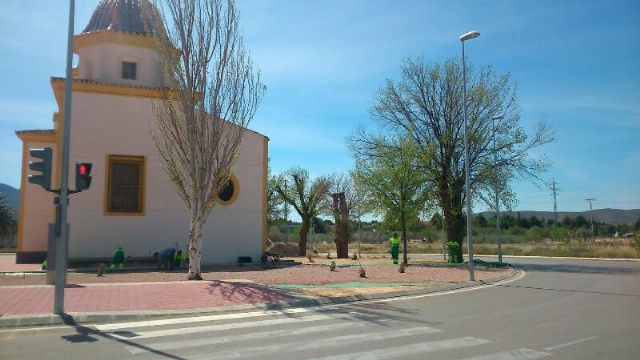 Jardines ultima los trabajos de ajardinamiento de la rotonda de San Agustín - 5, Foto 5