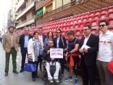 Ayuntamiento de Lorca y Cruz Roja ponen en marcha este año un nuevo servicio para ayudar a las personas con dificultades de movilidad a acceder a los palcos de Semana Santa