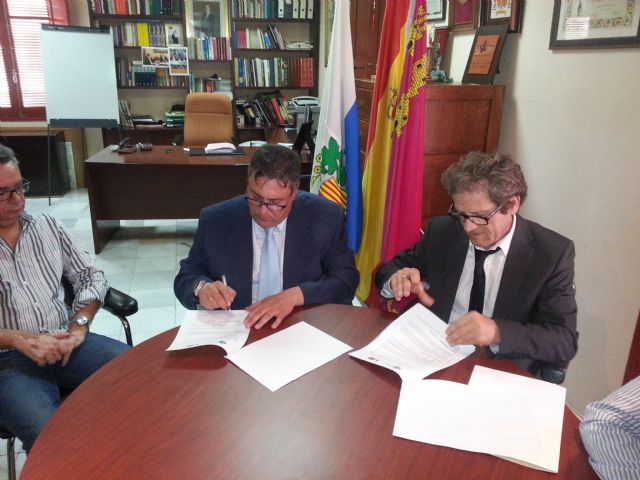 Firma de un convenio entre el Ayuntamiento de Villanueva y el Colegio Oficial de Aparejadores - 1, Foto 1