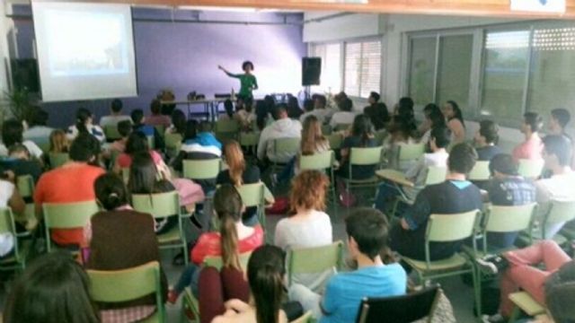 Alumnos del IES Salvador Sandoval torreño participan en una plantación de árbolado - 1, Foto 1