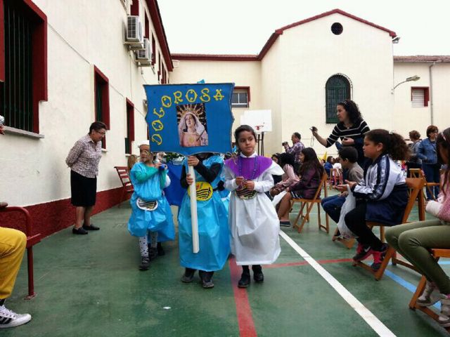 Los alumnos del colegio Divino Maestro torreño sacan un año más su procesión de los Pasitos - 2, Foto 2