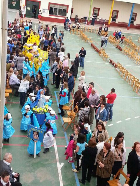 Los alumnos del colegio Divino Maestro torreño sacan un año más su procesión de los Pasitos - 3, Foto 3