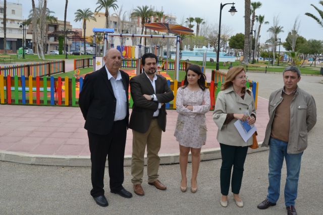 Nueva zona de juegos, área biosaludable y mobiliario urbano en el Parque del Mar Reyes de España - 1, Foto 1