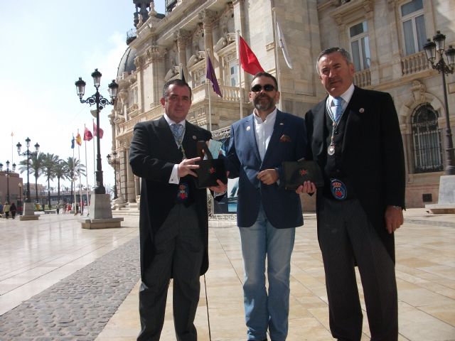 José López (MC) hace el donativo al Hospital de Caridad a través de la tradicional capacha - 1, Foto 1
