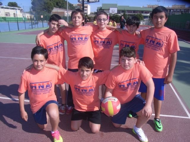 Youngest basketball teams and volleyball fry Colegio Santa Eulalia participated in the 2nd round of the inter phase School Sports, Foto 1