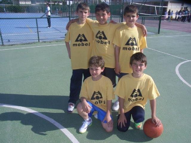Youngest basketball teams and volleyball fry Colegio Santa Eulalia participated in the 2nd round of the inter phase School Sports, Foto 2