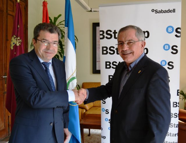 El Ayuntamiento de Águilas y el Banco Sabadell colaboran para dotar de financiación preferente a los emprendedores del municipio - 1, Foto 1