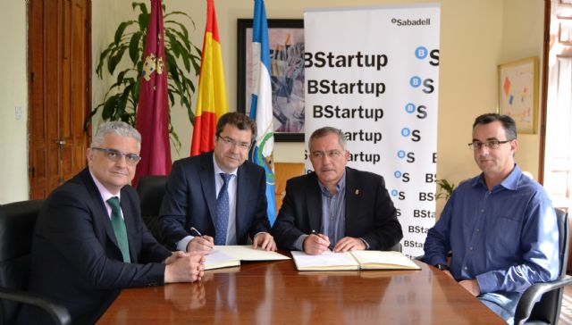 El Ayuntamiento de Águilas y el Banco Sabadell colaboran para dotar de financiación preferente a los emprendedores del municipio - 2, Foto 2