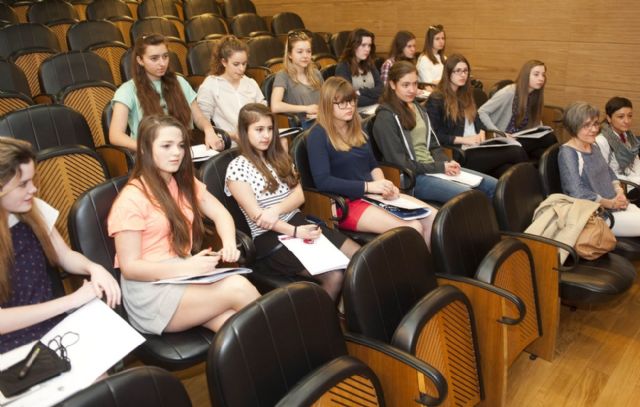 Un grupo de estudiantes inglesas llega a Cartagena para aprender español - 1, Foto 1