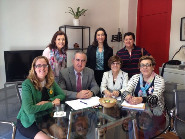 El PSOE se reúne con las mujeres empresarias de la Región y coincide con ellas en que sin el emprendimiento y sin  las mujeres será muy difícil salir de la crisis - 1, Foto 1