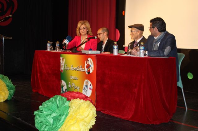 Mª Carmen Pérez presenta su libro con fines benéficos “Las divertidas rimas de Mary” - 1, Foto 1