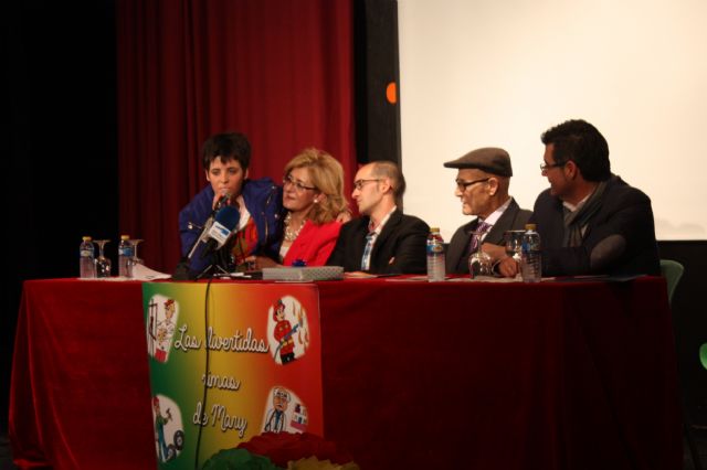 Mª Carmen Pérez presenta su libro con fines benéficos “Las divertidas rimas de Mary” - 2, Foto 2
