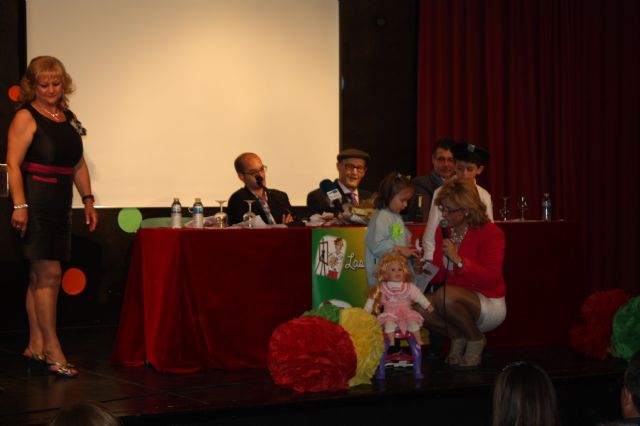 Mª Carmen Pérez presenta su libro con fines benéficos “Las divertidas rimas de Mary” - 3, Foto 3