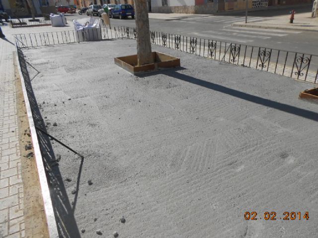 PSOE denuncia que el Ayuntamiento tapa su incompetencia en el mantenimiento de las zonas ajardinadas del municipio cubriéndolas con cemento - 1, Foto 1