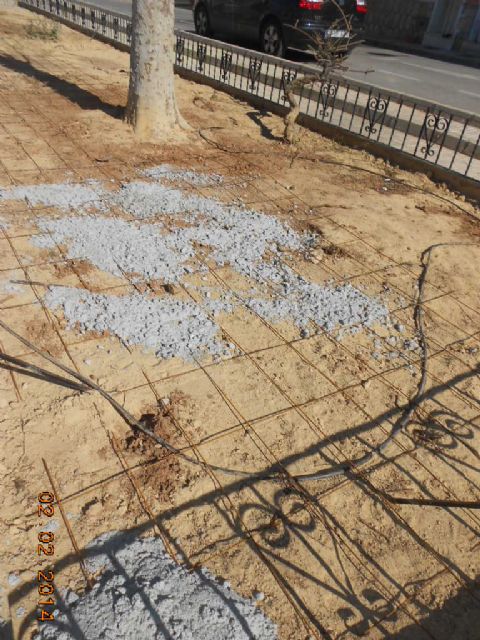 PSOE denuncia que el Ayuntamiento tapa su incompetencia en el mantenimiento de las zonas ajardinadas del municipio cubriéndolas con cemento - 3, Foto 3