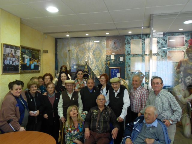 Los usuarios de los Centros de Día para Personas Mayores Dependientes visitan la Hdad de Santa María Cleofé, Foto 1